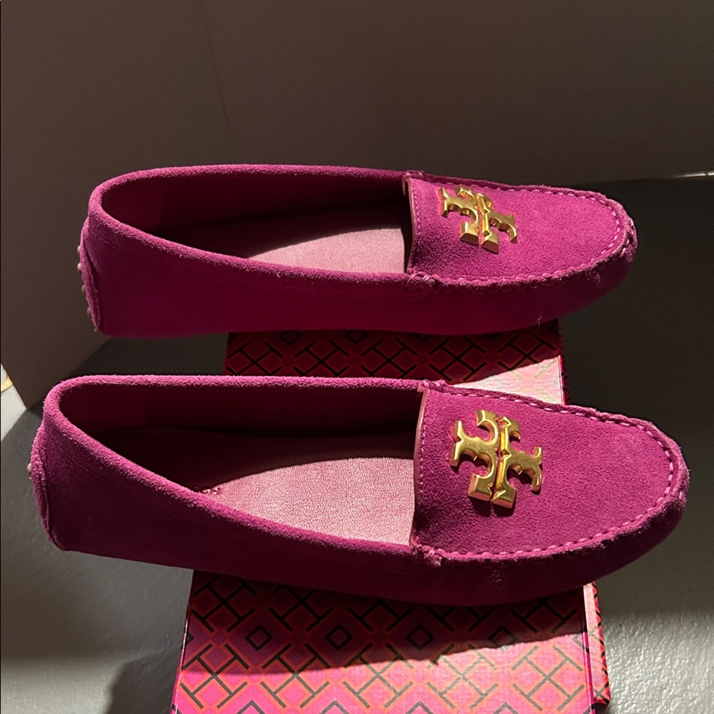 Tory Burch- Everly Driver Suede Loafers with Gold Emblem, “Prickly Pear”, size 8 - Picture 5 of 9